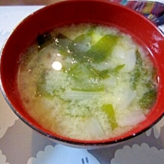 和朝食！玉ねぎとじゃがいもとわかめのお味噌汁